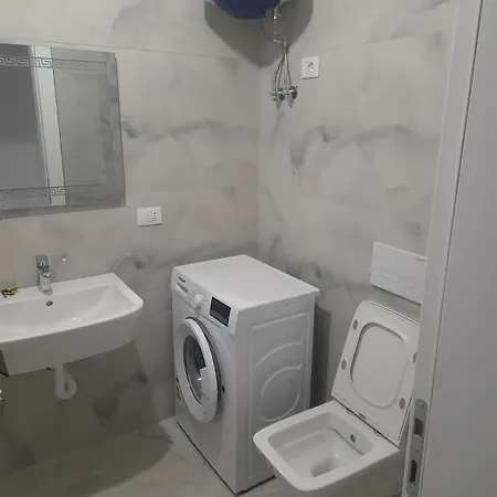 Andi Daire Golem (Tirana)